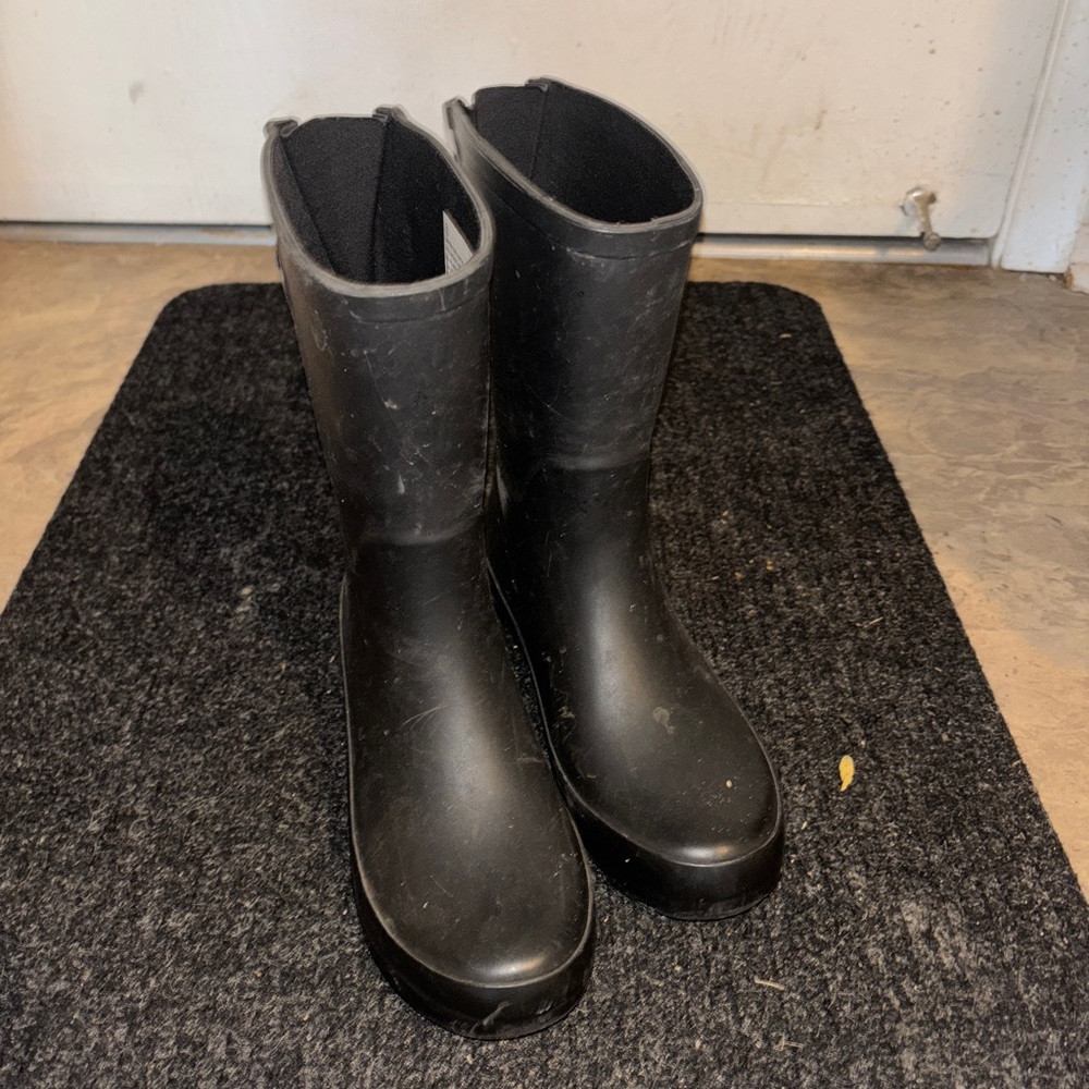 Women’s rain boots